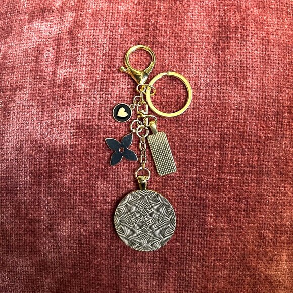 RUSTIC CLOVER BAG CHARM, Brown Black and Gold Tone Charms - Picture 5 of 7